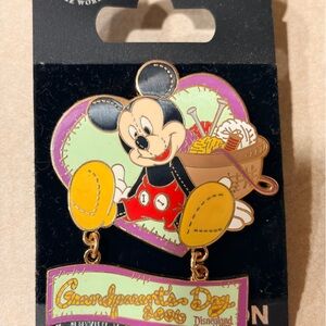Disney Mickey Mouse Grandparents Day 2006 LE Dangle Pin NOC